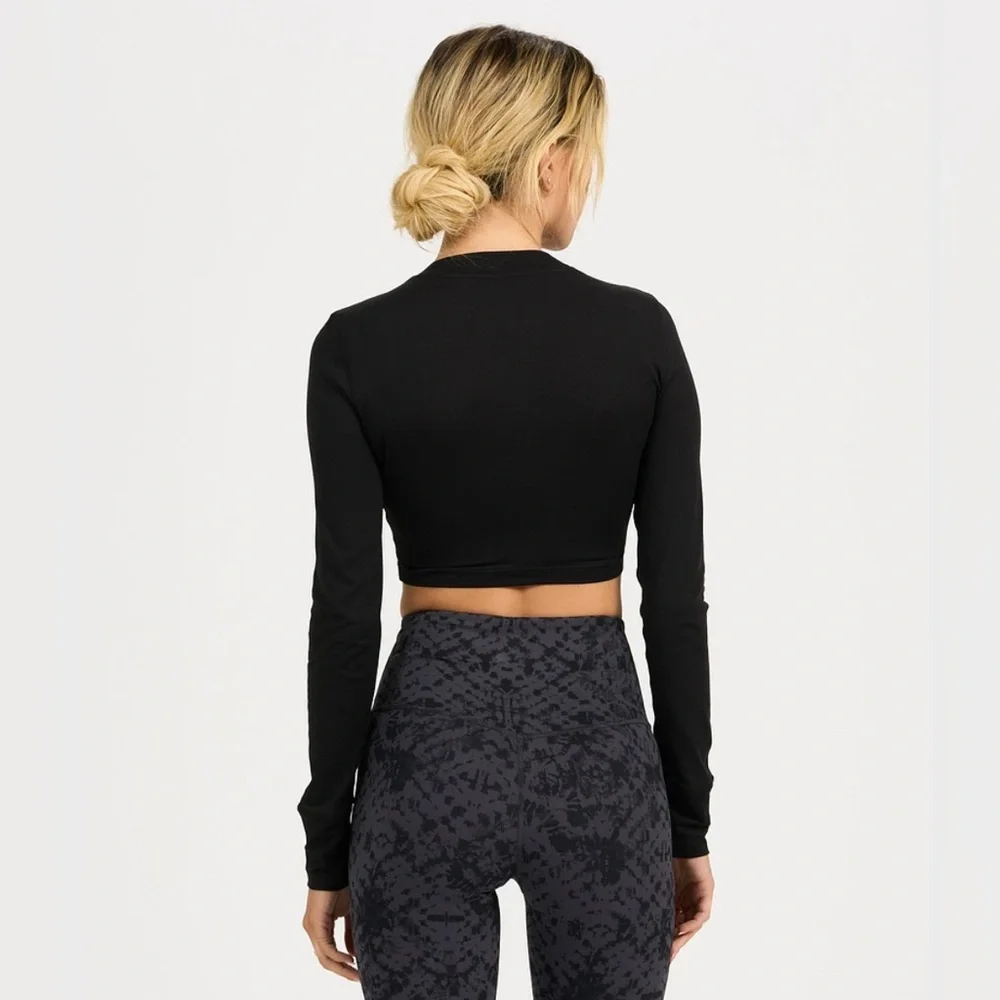 Vuori Lux Crop Tee - Picture 2 of 3